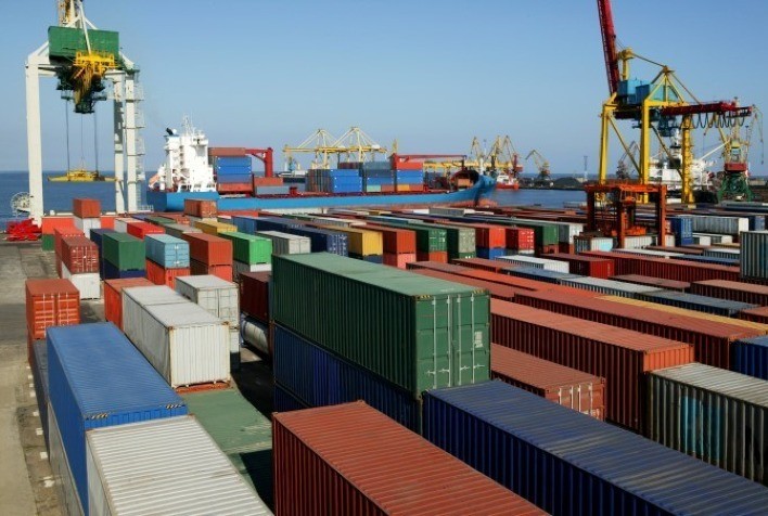 Falta de contêineres atrasa exportações de safra recorde de café do Brasil