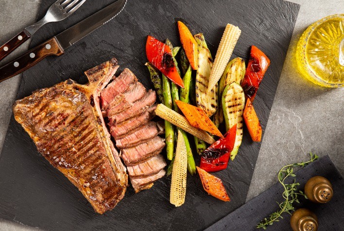 Minerva Foods lança cortes de carne bovina com osso para as linhas Estância 92 e Minerva Angus