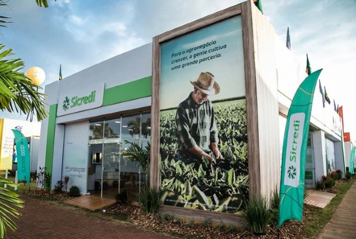 Sicredi está entre as instituições que mais liberaram recursos ao agronegócio, segundo rankings do BNDES e FEBRABAN