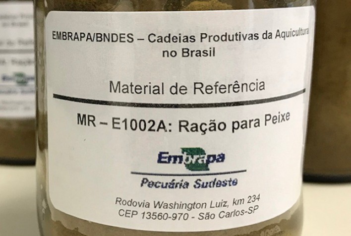 Pesquisa desenvolve material de referência para fábricas de ração de tilápia