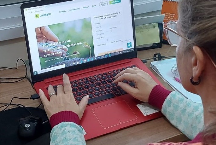 Compra online de fertilizantes tem custo médio 5% menor que no mercado tradicional