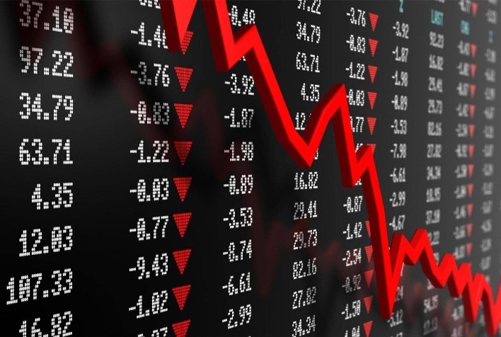 Bovespa opera em queda com cena política no radar