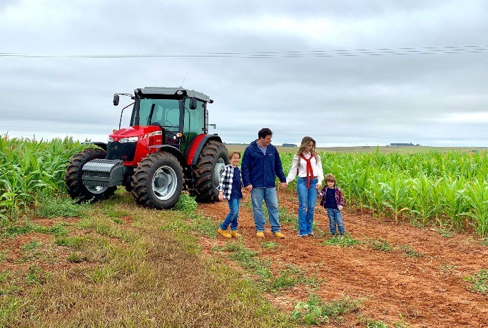 Massey Ferguson percorre o país e apresenta histórias de agricultores