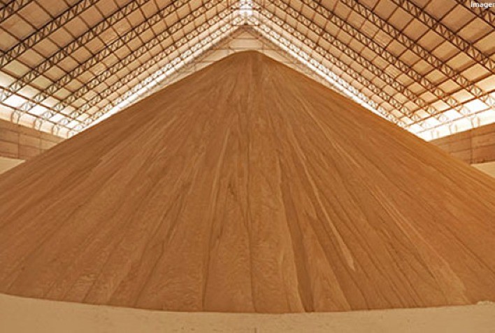 Contratos futuros do açúcar fecham em baixa em compasso de espera sobre os danos climáticos