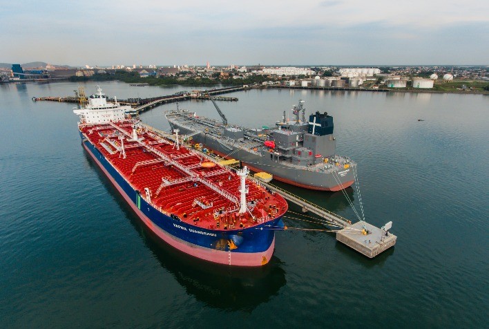 Porto de Paranaguá recebe mais um grande navio-tanque