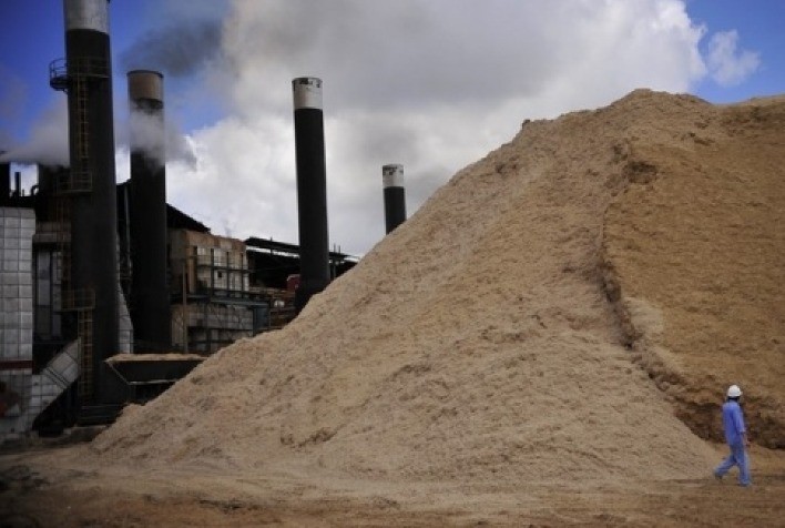 De onde vem o que eu como (e uso): resíduos da cana-de-açúcar geram o biogás, que vira energia elétrica e combustível substituto do diesel