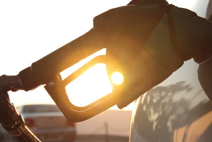 Preço da gasolina começa segunda metade do ano próximo de R$ 6,00, aponta Ticket Log