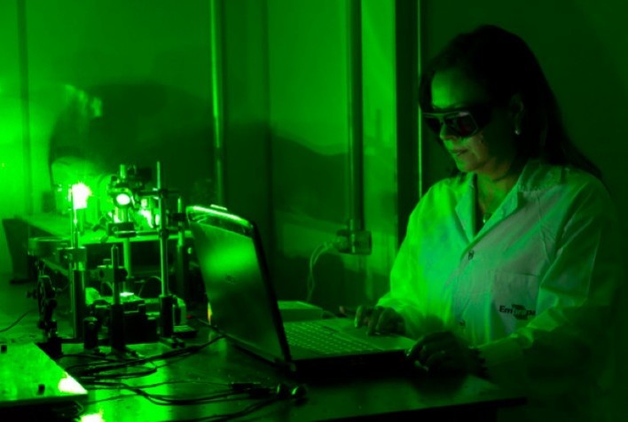 Pioneirismo da Embrapa em fotônica credencia laboratório para integrar sistema do MCTI