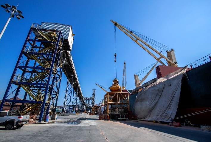 Porto de Paranaguá recebe mais uma carga de milho de importação