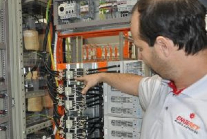 Banco de capacitores é a aposta certa para agroindústria reduzir o consumo de energia, combater o desperdício e se livrar das pesadas multas