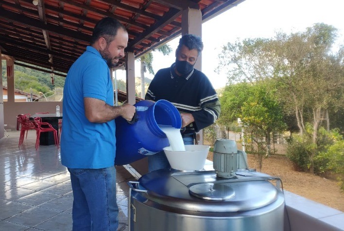 Produtores do ATeG Caprinocultura de leite iniciam vendas