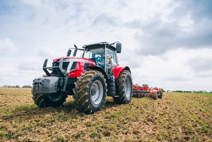 Massey Ferguson lança sete novas máquinas e serviços inteligentes durante o evento digital global Born to Farm