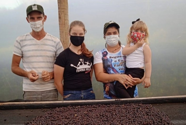 Com incentivo das filhas e apoio do ATeG, família investe em café especial
