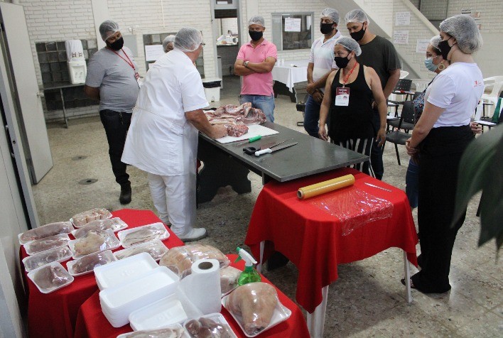 Curso de cortes aproxima a carne suína do paladar brasileiro  Curso de cortes aproxima a carne suína do paladar brasileiro