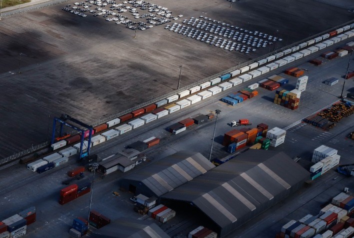 Volume de carga movimentada por ferrovia aumentou 25% nos portos do Paraná