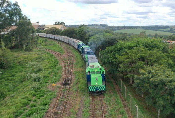 Força de frangos e suínos deve levantar nova ferrovia entre Paraná e Santa Catarina