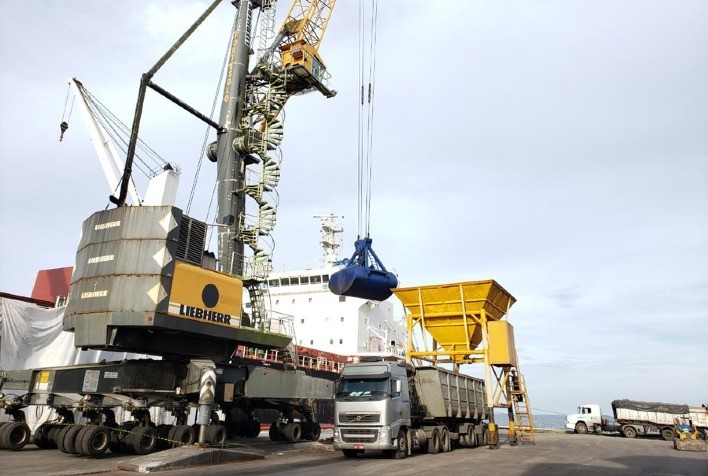 Aprosoja-MT debate atraso ou cancelamento de pedidos de defensivos e fertilizantes