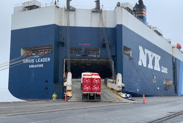 Madeira embarcada em navio ro-ro mostra versatilidade do Porto de Paranaguá