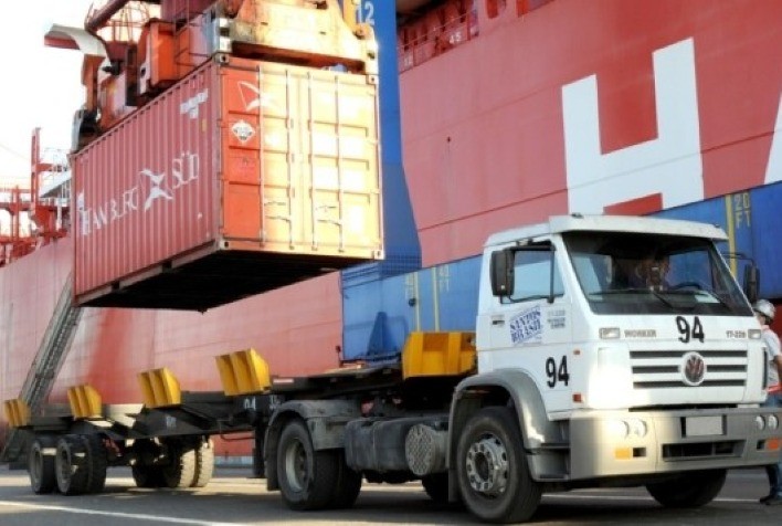 Contêiner, soja e fertilizantes elevam movimentação no Porto de Santos