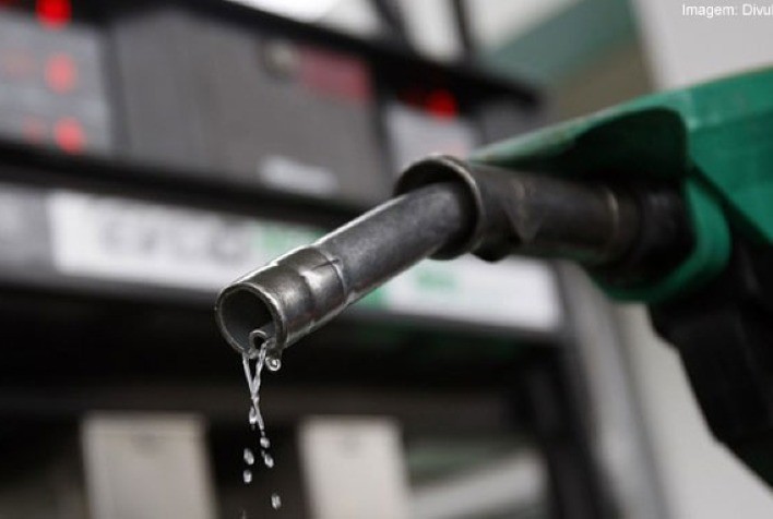 Queda na demanda por etanol reduz preço de combustíveis