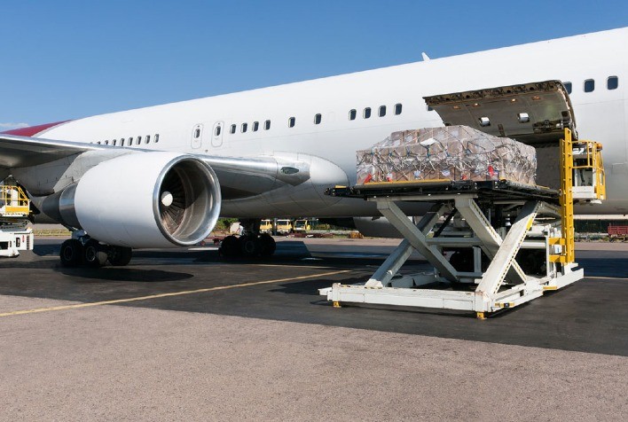 Frete aéreo: alta demanda de fim de ano gera pico na movimentação de cargas