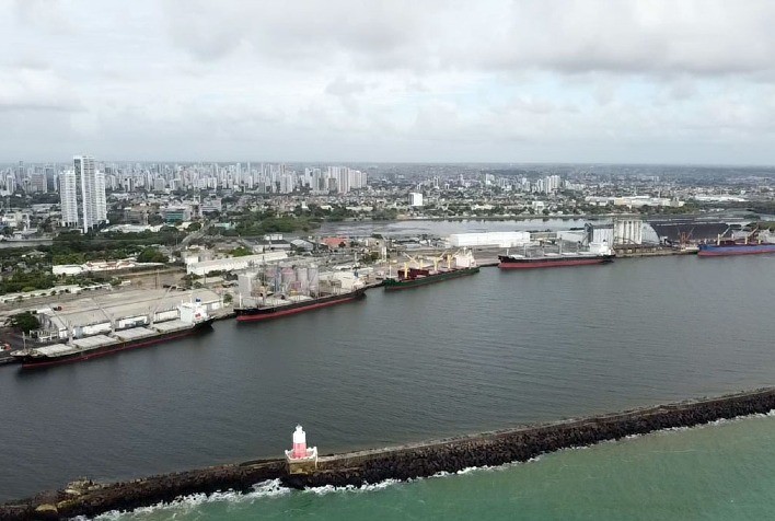 Porto do Recife fecha 2021 com crescimento de 1,96%