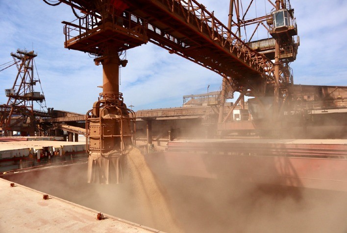 Importação de soja do Brasil pela China dispara em abril com chegada de cargas atrasadas