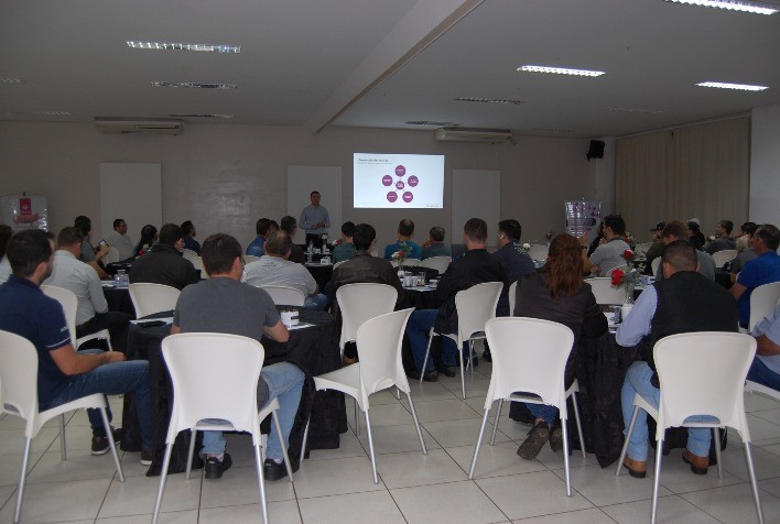 Topigs Norsvin realiza 'Conexão Tecnológica' e oferece dois dias de treinamentos para seus clientes da região do Oeste do Paraná