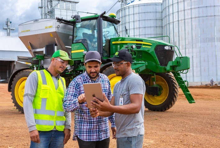 John Deere investe em mão de obra jovem no setor agrícola