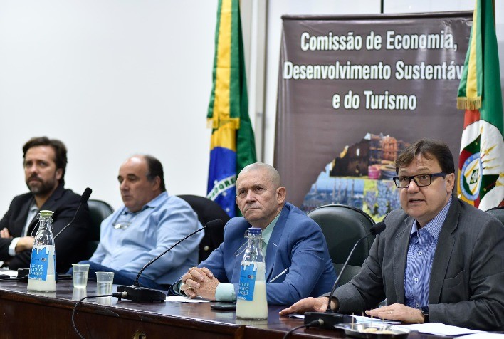 Dano progressivo do FAF alerta setor lácteo