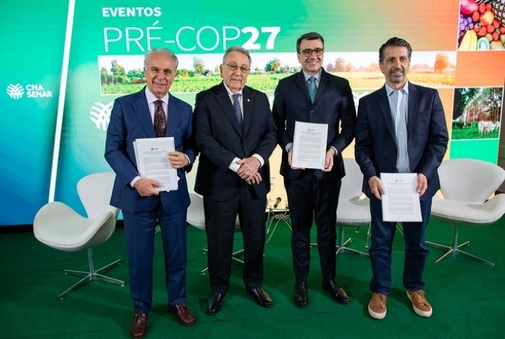 CNA entrega ao governo posicionamento do AGRO para a COP-27