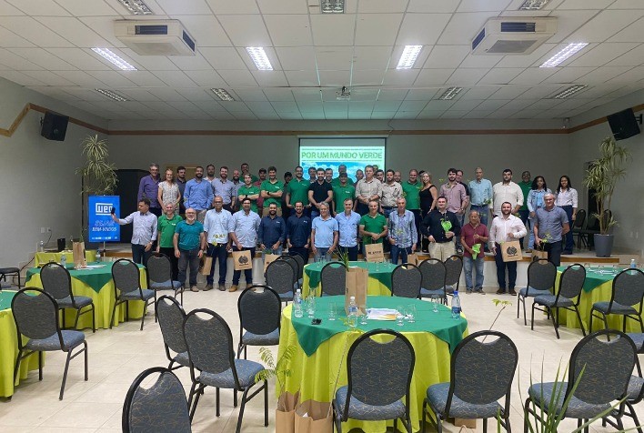 Empresa de irrigação apresenta pivô a base de energia solar