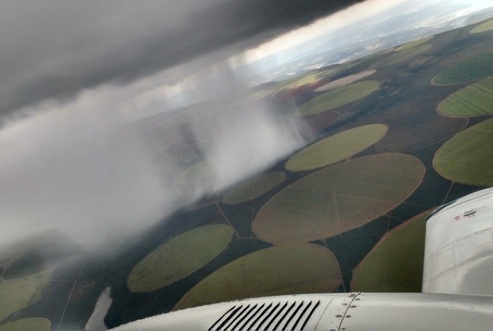 Tecnologia limpa de indução de chuvas localizadas desenvolvida pela ModClima aumenta a quantidade de chuvas, melhora a distribuição, impulsionando o crescimento vegetativo da cultura e a produtividade agrícola