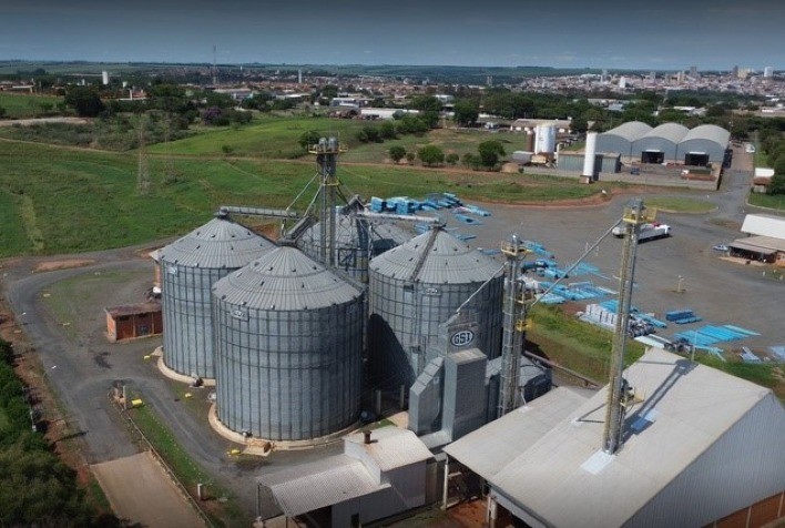 Diante do déficit de armazenagem, Coopercitrus oferece suporte completo para recebimento de grãos