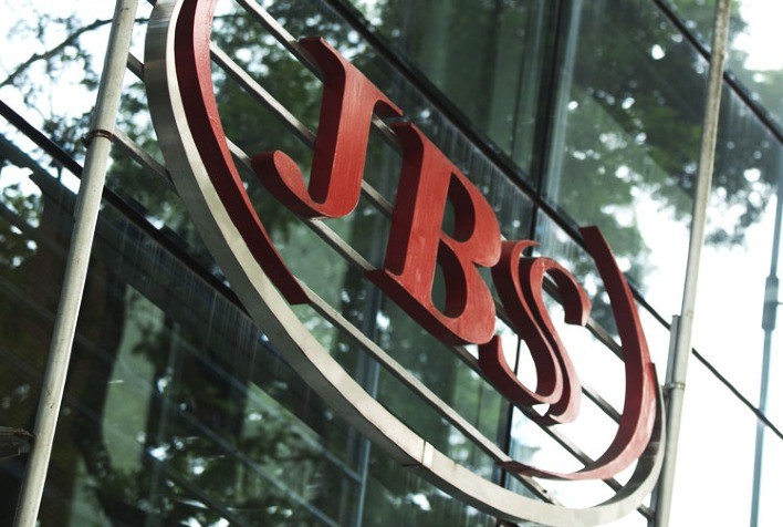 JBS encerrou 2022 com lucro líquido de R$ 15,5 bilhões e receita líquida recorde de R$ 375 bilhões