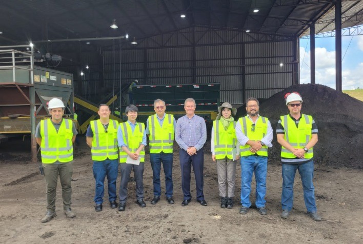 Tera Ambiental recebe técnicos que realizam estudo para instituição agrícola japonesa