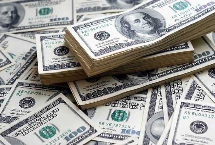 Dólar recua frente ao real com temor menor sobre bancos e expectativa por arcabouço fiscal