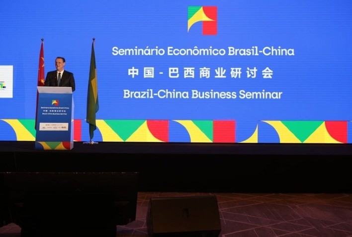 Ministro da Agricultura e Pecuária do Brasil, Carlos Fávaro, comemora resultados da visita oficial à China