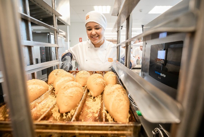 Jovens iniciam formação em panificação, culinária e confeitaria