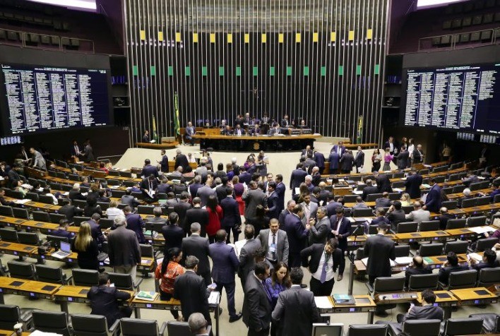 Câmara se prepara para votar PL das fake news ante oposição das big techs