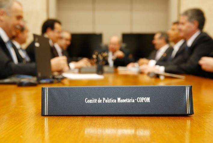 Copom tende a gerar ajuste de alta nos juros futuros curtos e médios, dizem analistas
