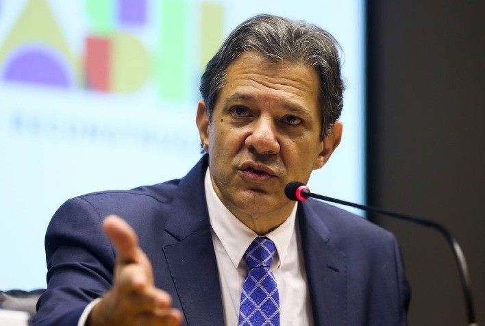 Recalibragem da taxa Selic já poderia ter iniciado, diz Haddad