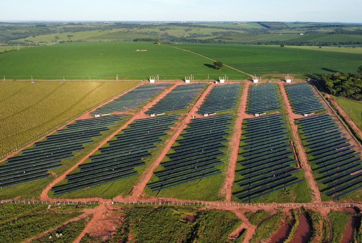 Vivo e Helexia Brasil inauguram três usinas solares no Paraná