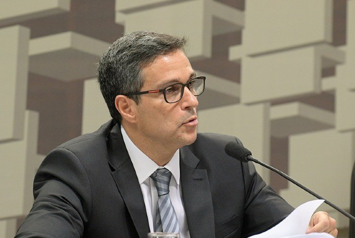 Presidente do BC diz que estratégia de subir juro cedo para combater inflação começa a dar resultado e que arcabouço pode ajudar