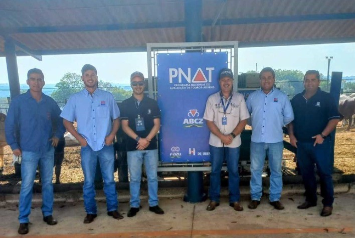 De olho nos novos talentos do melhoramento genético: equipe da Central ABS visita touros jovens do PNAT 2023