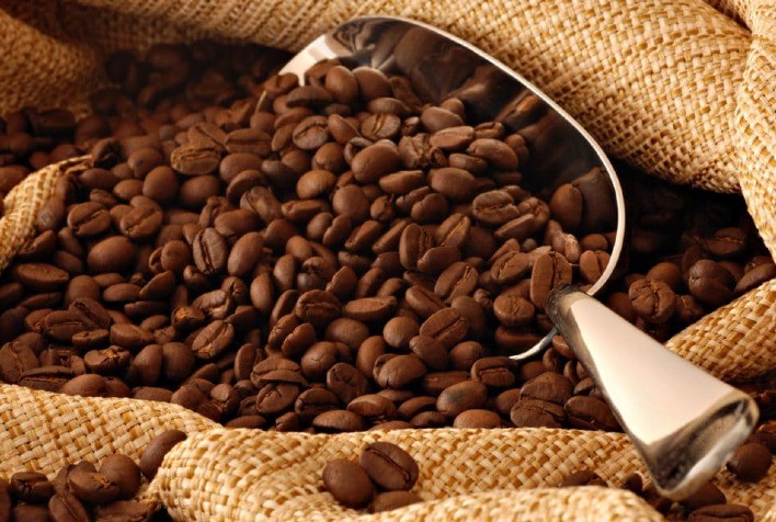 Com dólar e NY em direções opostas, mercado de café deve ter dia lento no Brasil