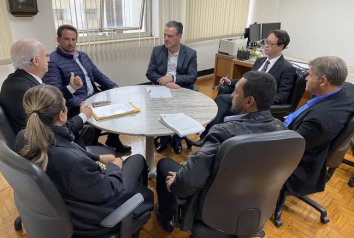 Ministro Fávaro se reúne com produtores de borracha para debater estímulo à produção nacional