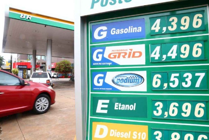 Gasolina fica 1,29% mais barata no fechamento de maio, aponta Ticket Log