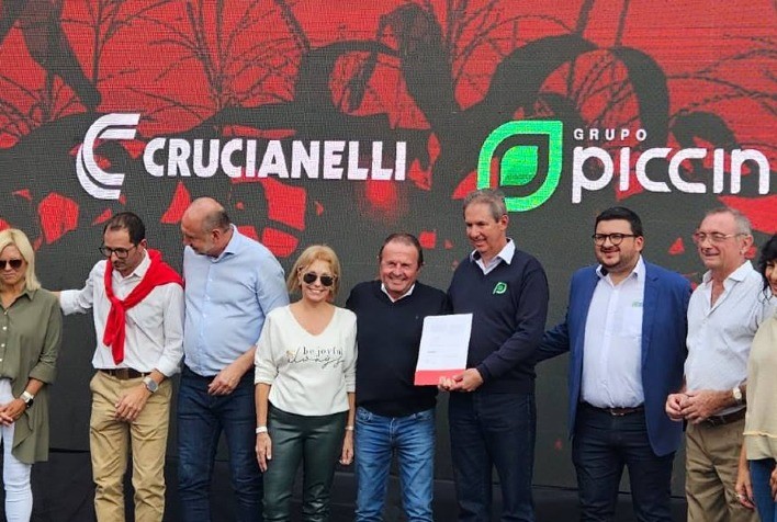 Grupo Piccin e Crucianelli oficializam acordo para a produção de máquinas agrícolas no Brasil