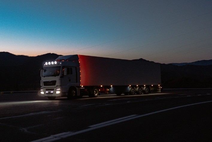 Frete rodoviário tem 1ª queda mensal do ano no país com recuo no diesel, aponta Repom